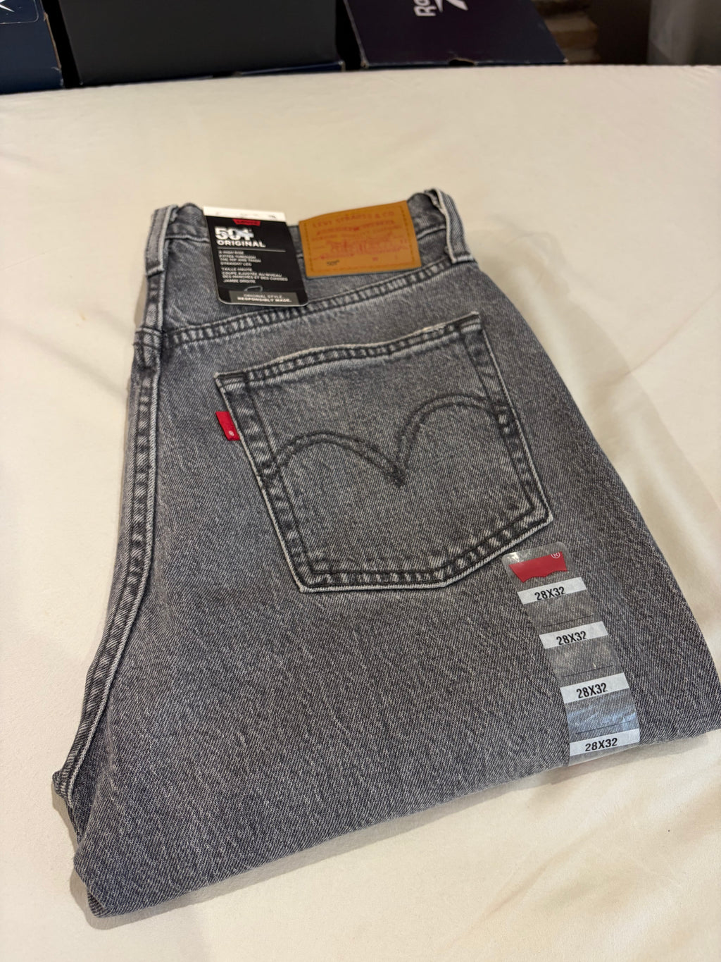 Jean Levi's® 501® Original Femme Gris Délavé – Taille W28 L32 – Neuf avec Étiquette