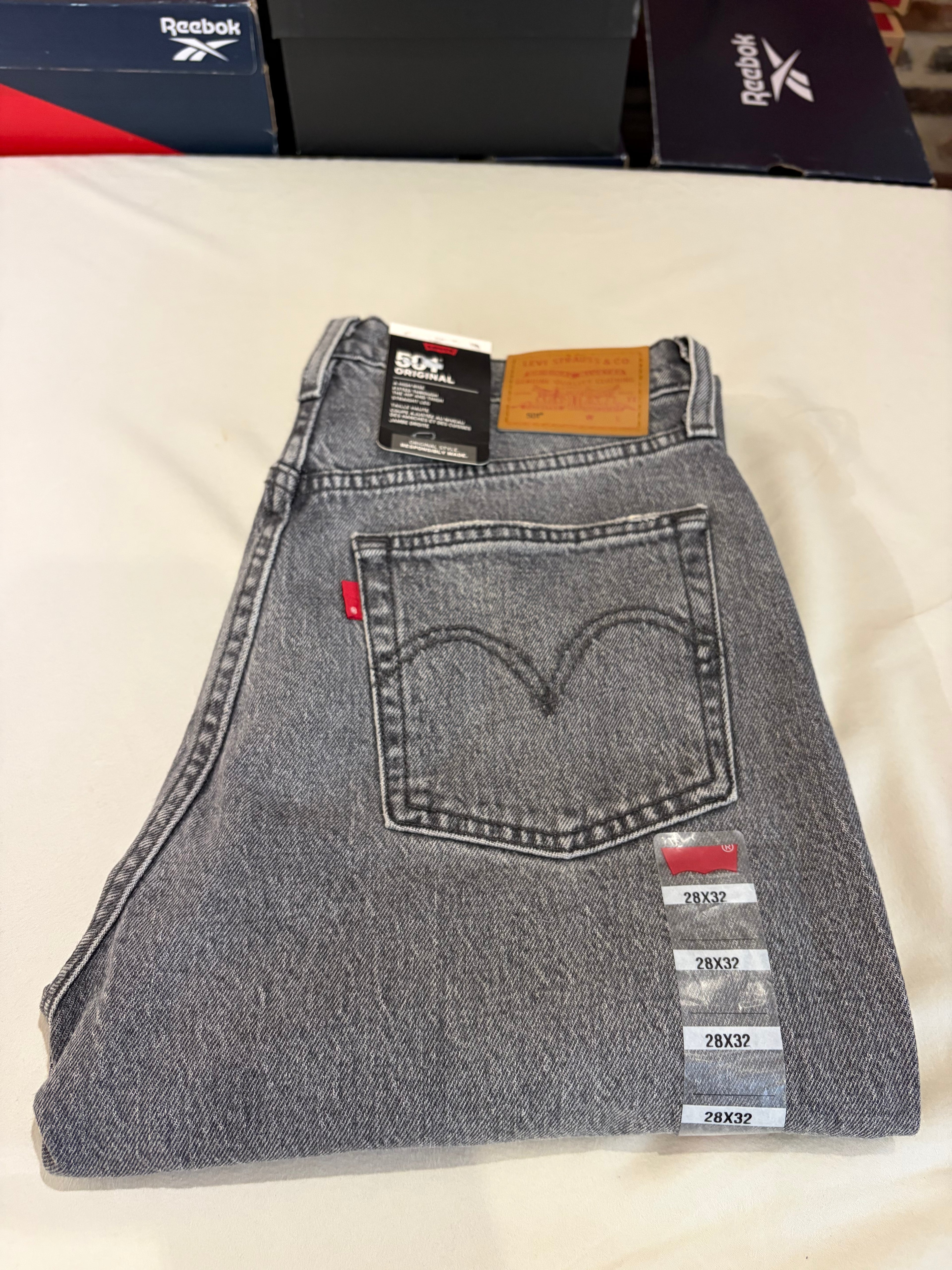 Jean Levi's® 501® Original Femme Gris Délavé – Taille W28 L32 – Neuf avec Étiquette