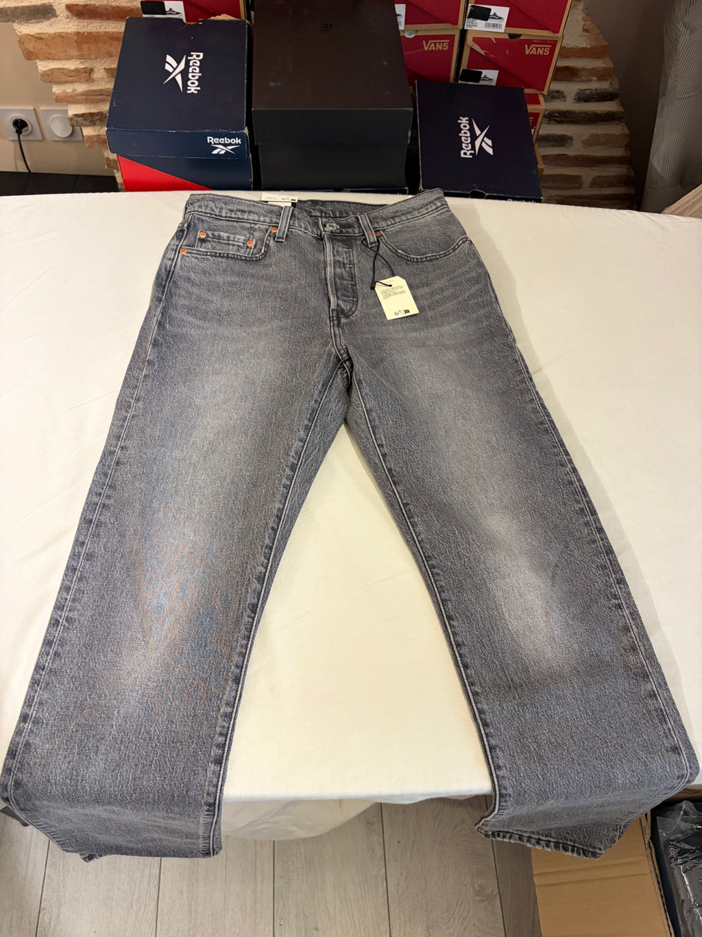 Jean Levi's® 501® Original Femme Gris Délavé – Taille W28 L32 – Neuf avec Étiquette