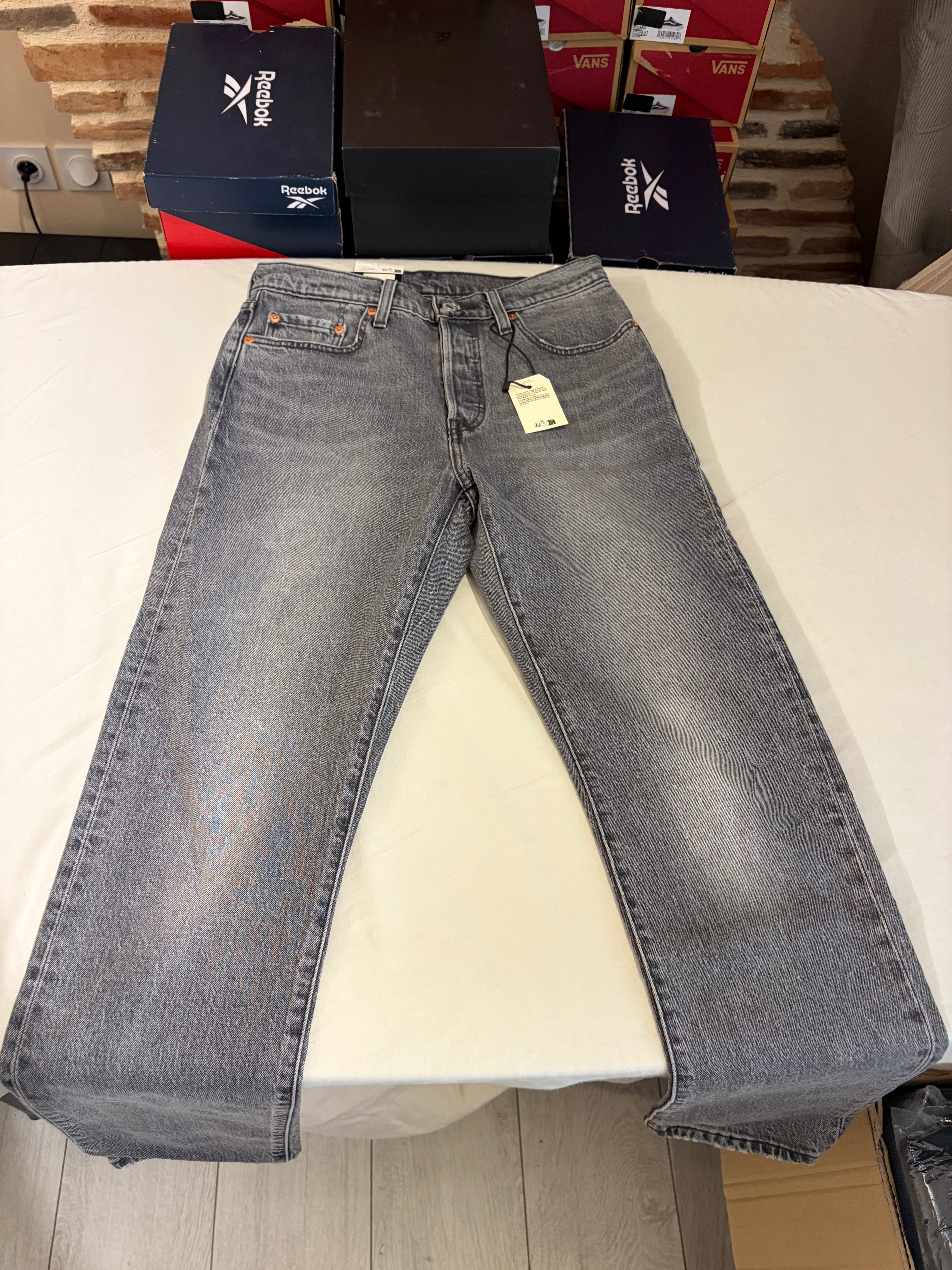 Jean Levi's® 501® Original Femme Gris Délavé – Taille W28 L32 – Neuf avec Étiquette