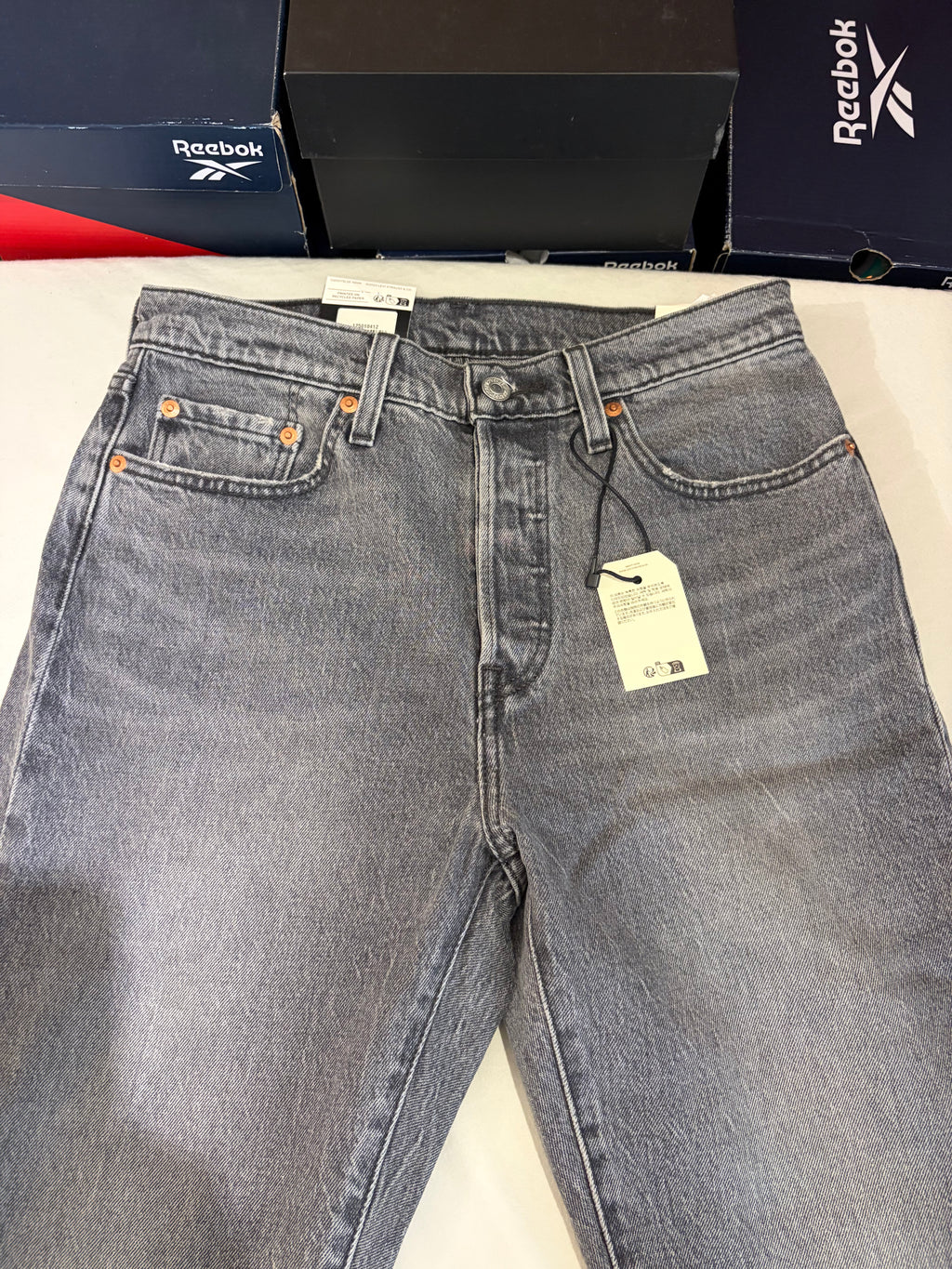 Jean Levi's® 501® Original Femme Gris Délavé – Taille W28 L32 – Neuf avec Étiquette