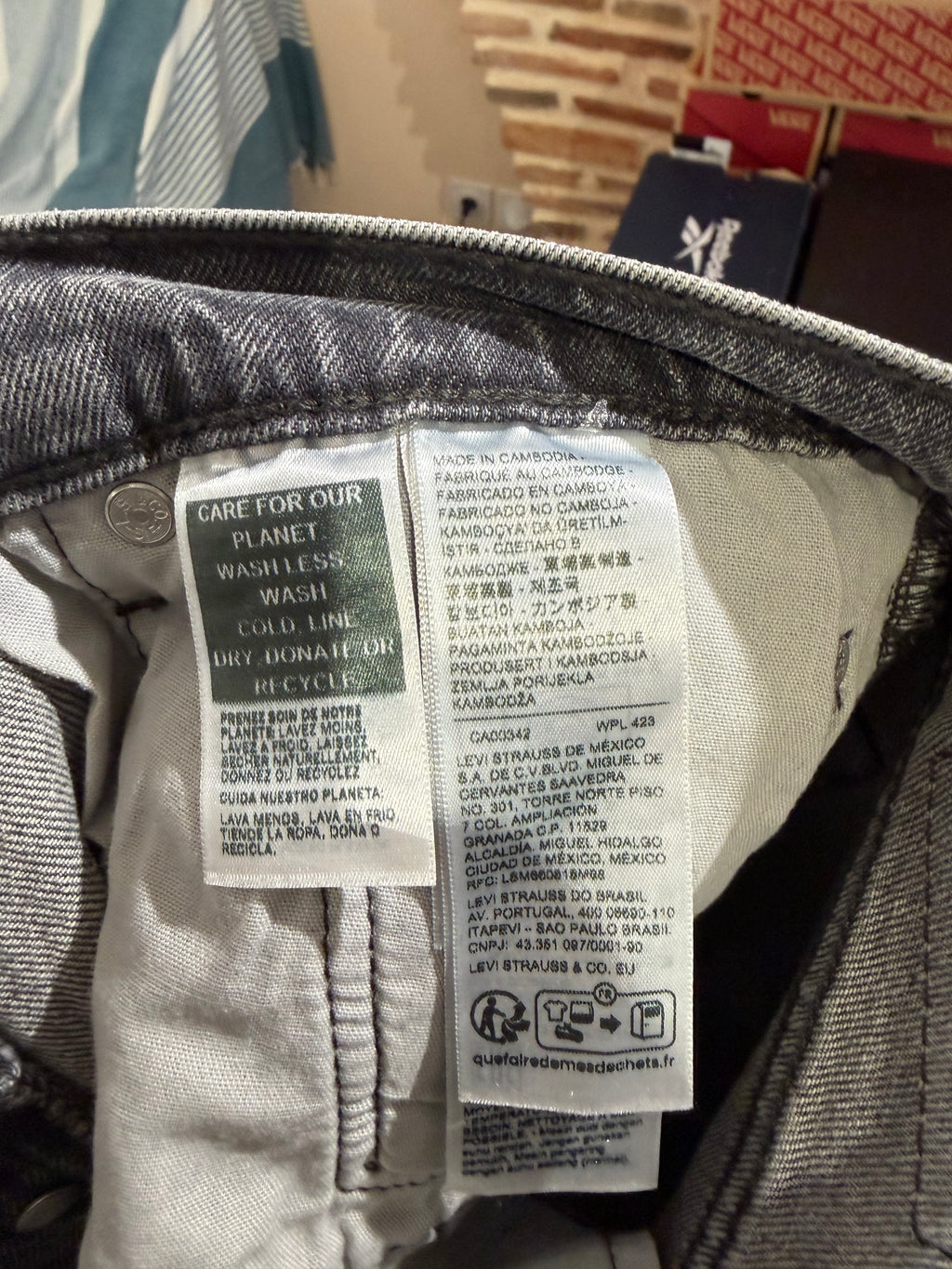 Jean Levi's® 501® Original Femme Gris Délavé – Taille W28 L32 – Neuf avec Étiquette