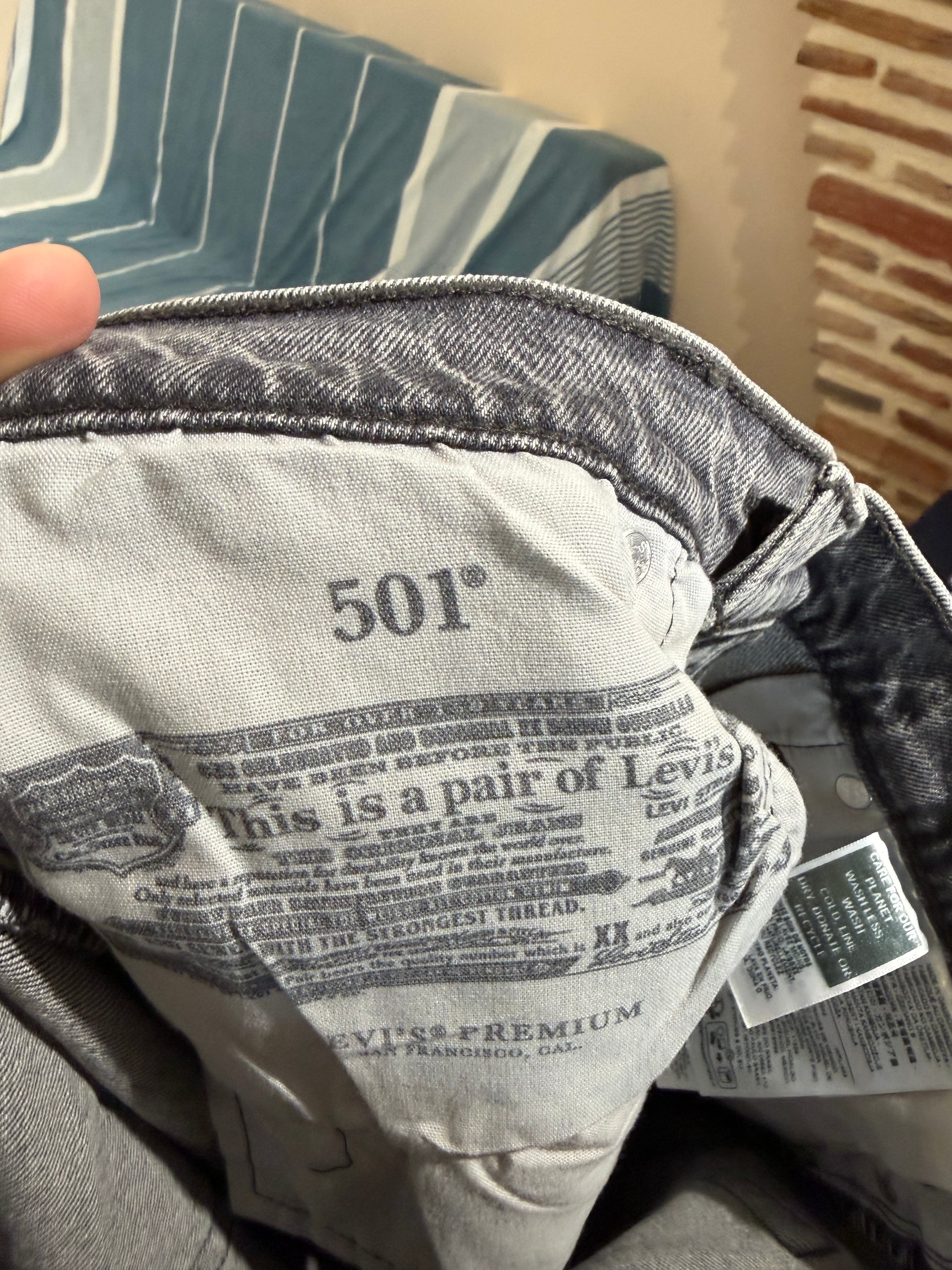 Jean Levi's® 501® Original Femme Gris Délavé – Taille W28 L32 – Neuf avec Étiquette