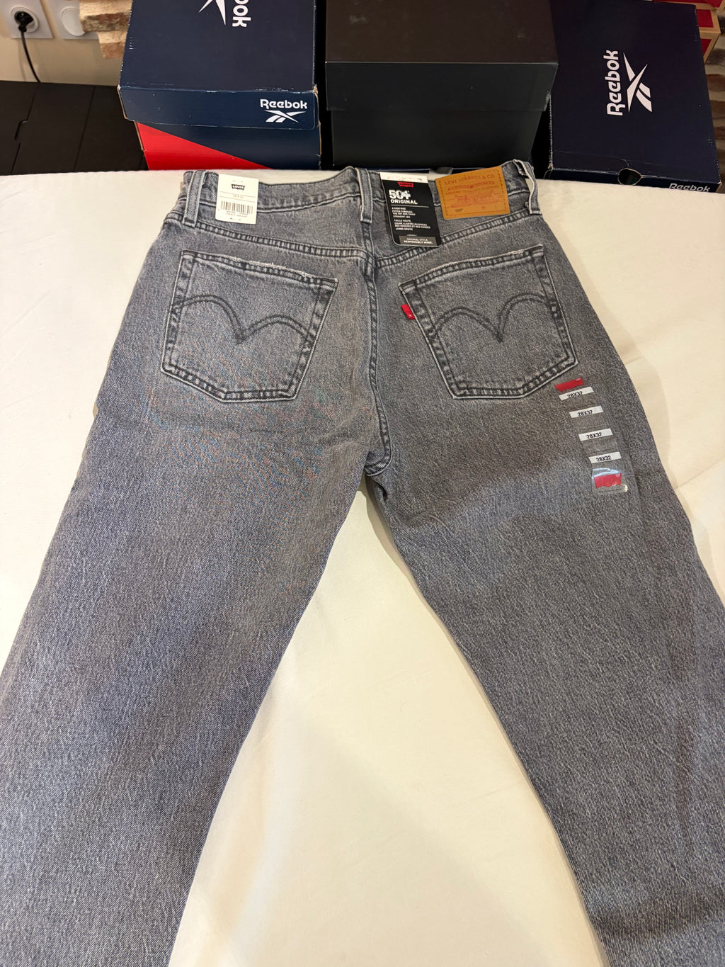 Jean Levi's® 501® Original Femme Gris Délavé – Taille W28 L32 – Neuf avec Étiquette