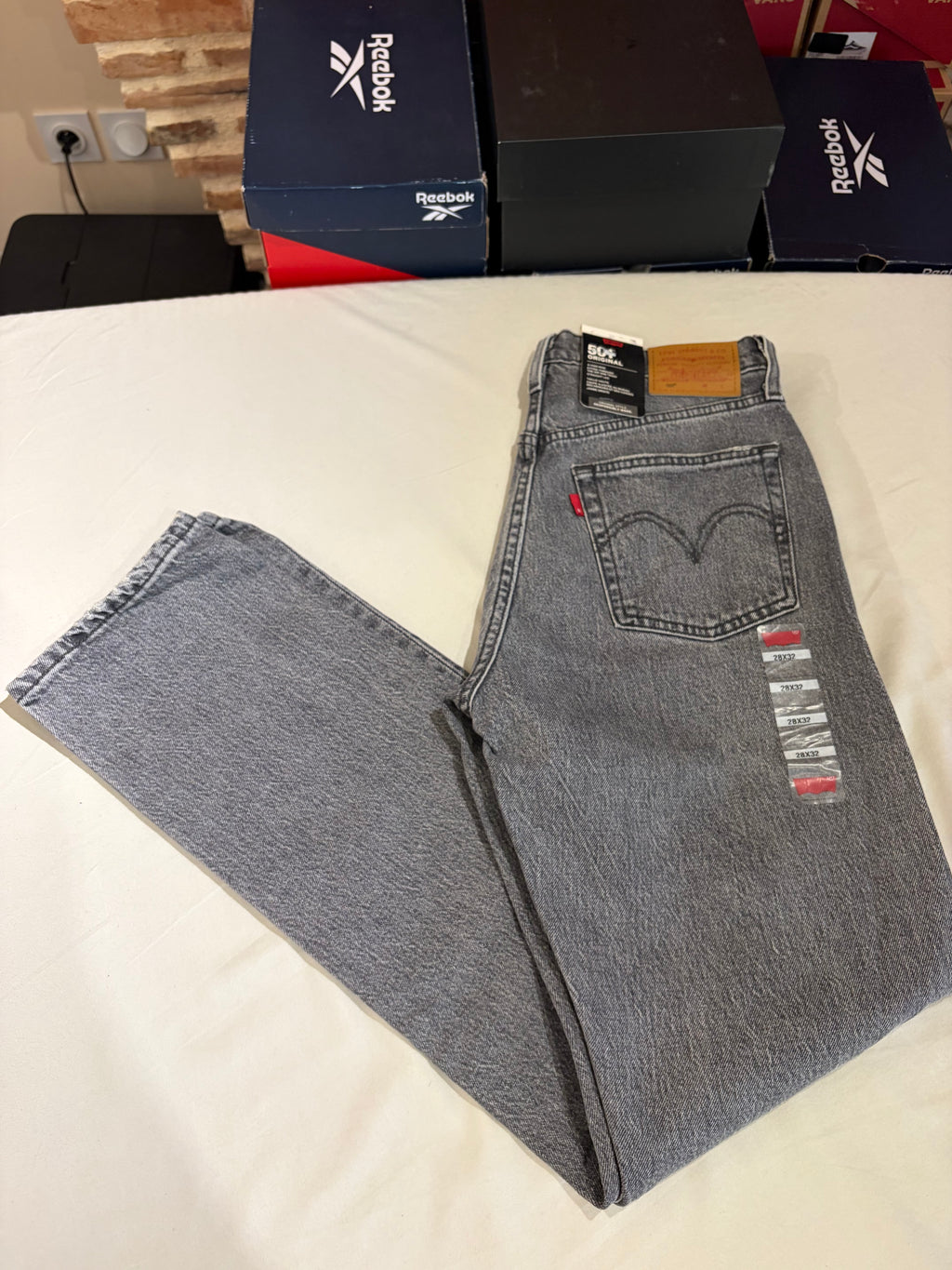 Jean Levi's® 501® Original Femme Gris Délavé – Taille W28 L32 – Neuf avec Étiquette